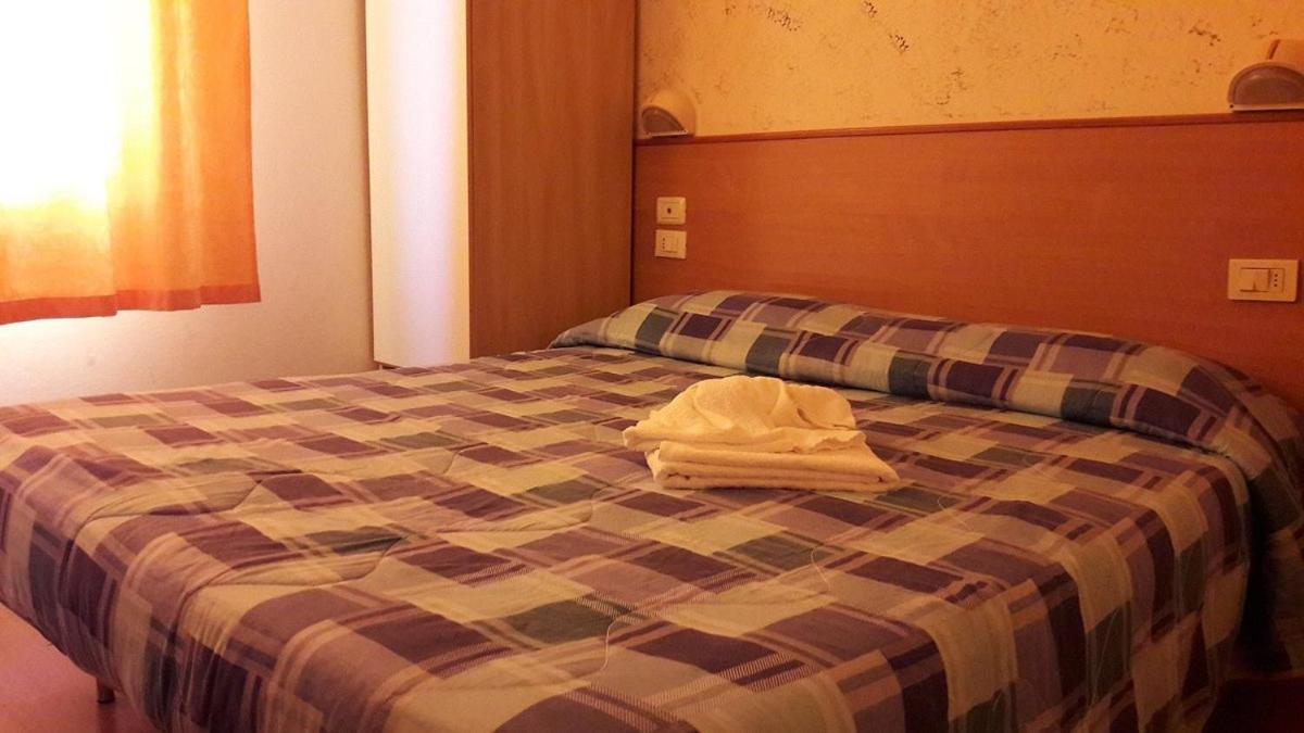 Hotel Bengasi Rimini Exteriör bild