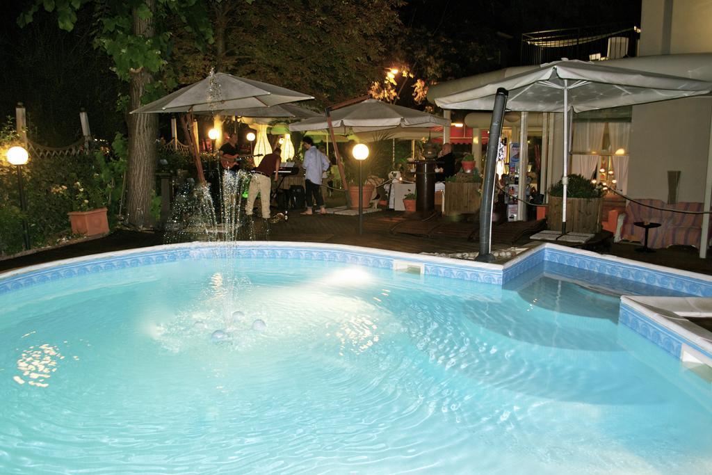 Hotel Bengasi Rimini Exteriör bild