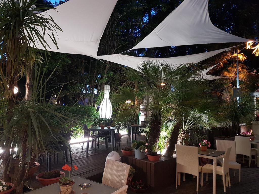 Hotel Bengasi Rimini Exteriör bild