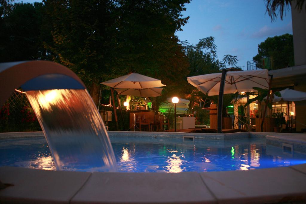 Hotel Bengasi Rimini Exteriör bild