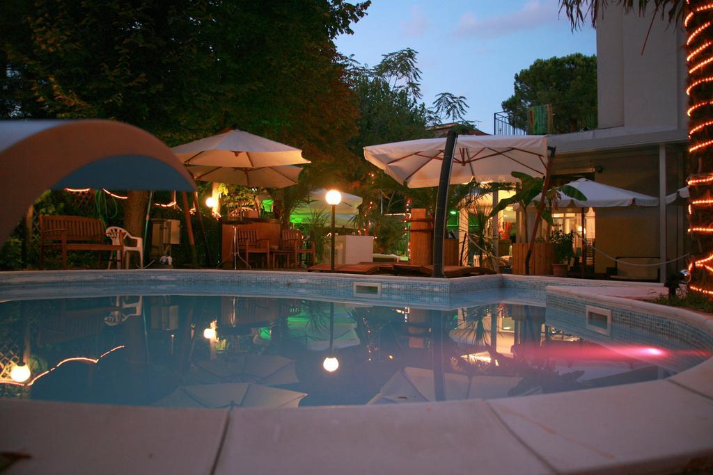 Hotel Bengasi Rimini Exteriör bild