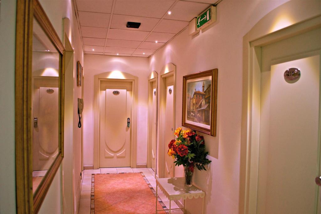 Hotel Bengasi Rimini Exteriör bild
