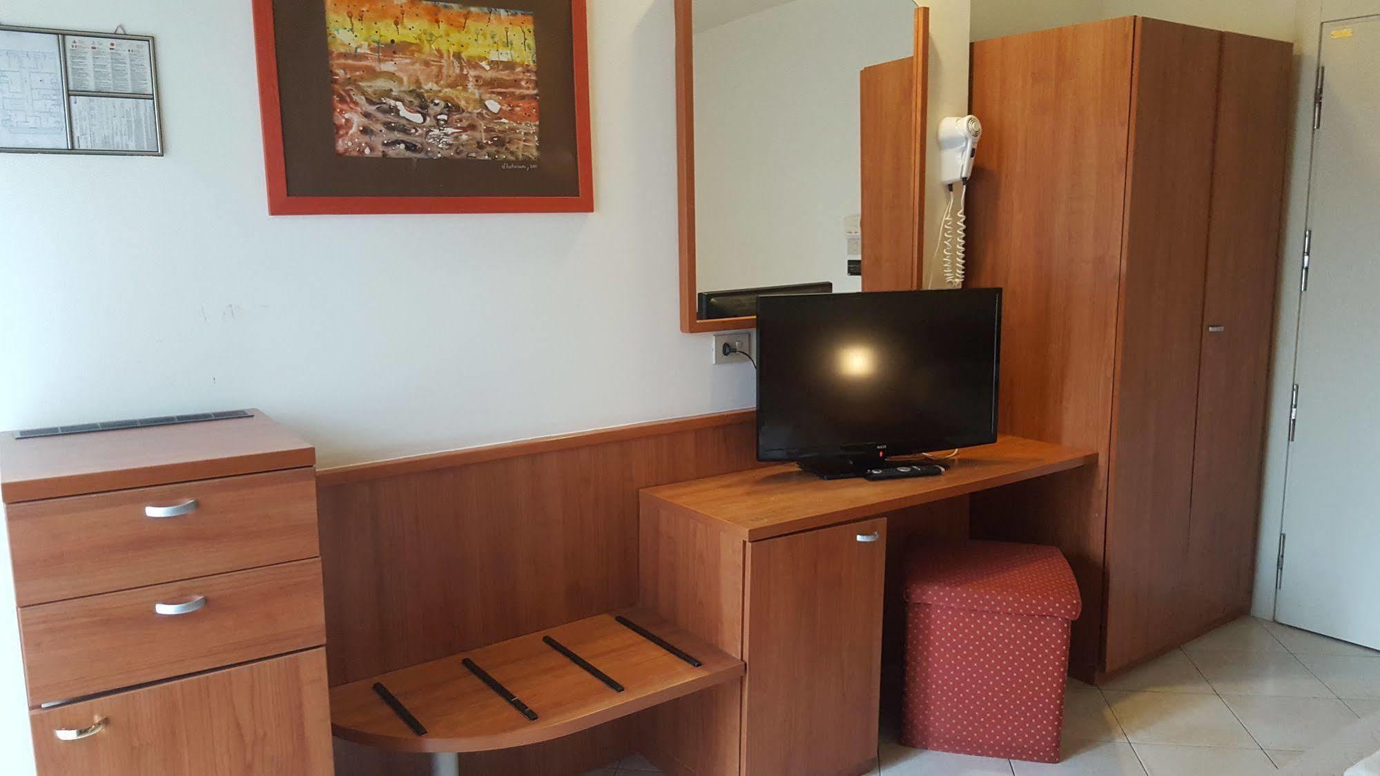 Hotel Bengasi Rimini Exteriör bild