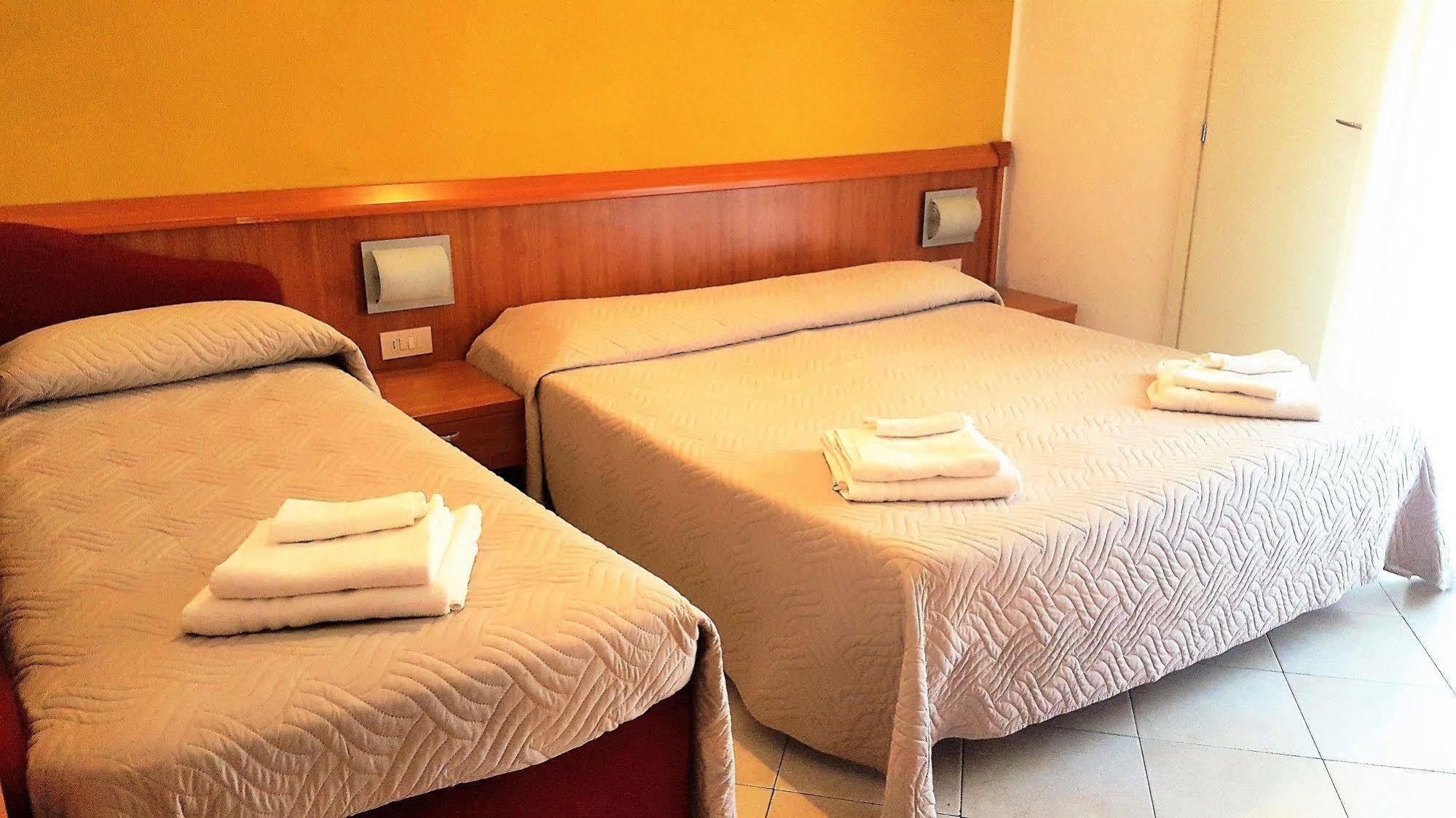 Hotel Bengasi Rimini Exteriör bild