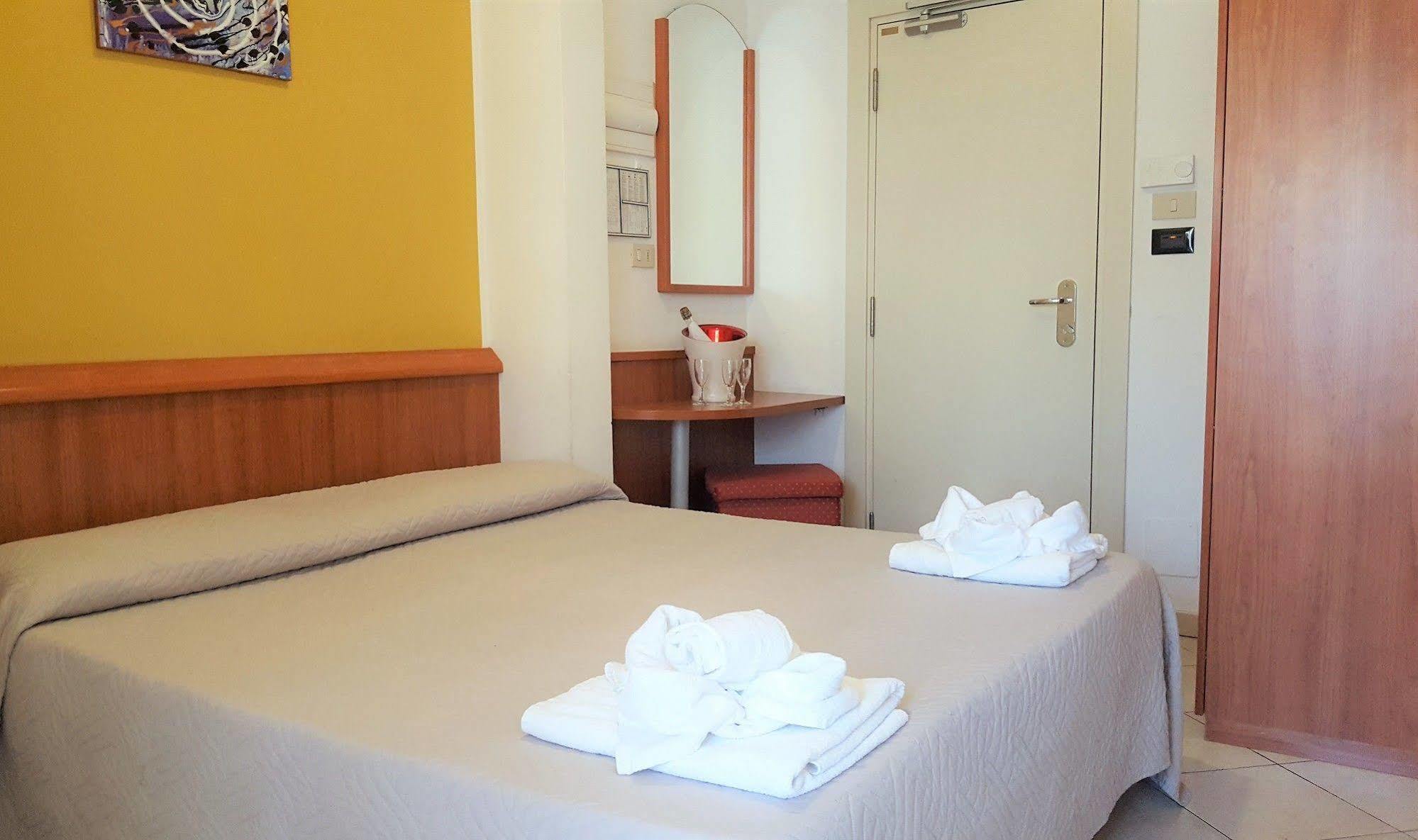 Hotel Bengasi Rimini Exteriör bild